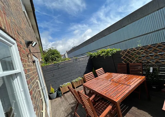 Brighton Central Home With Free Parking