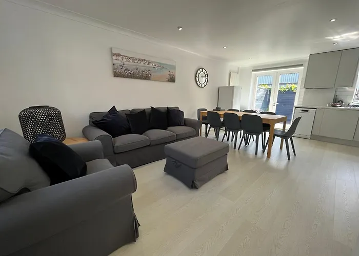 Brighton Central Home With Free Parking
