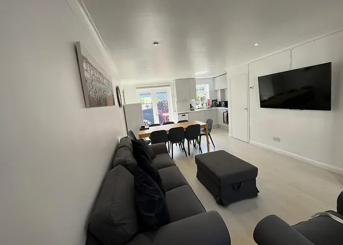 Brighton Central Home With Free Parking