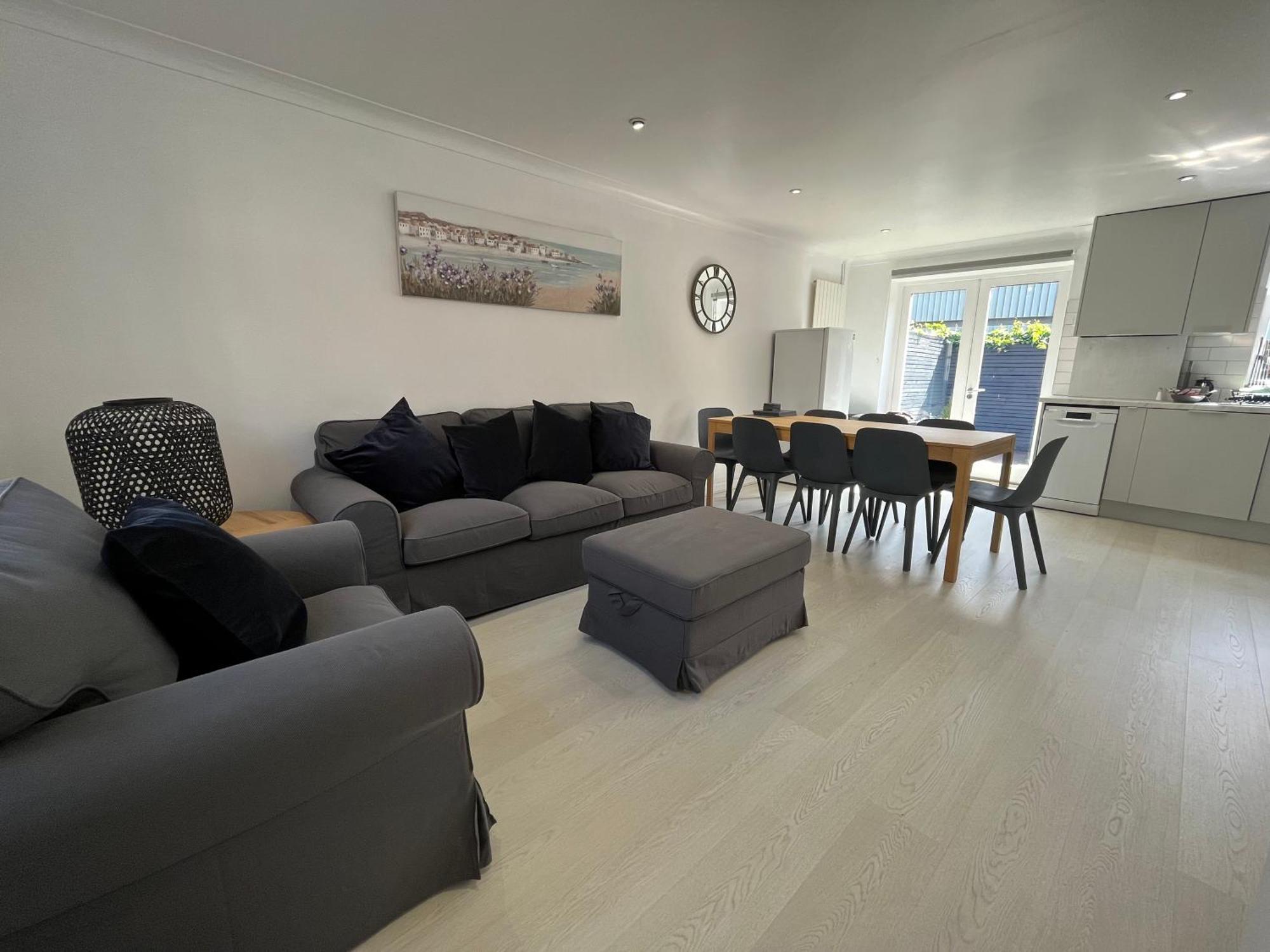 Holiday home With Free Parking *